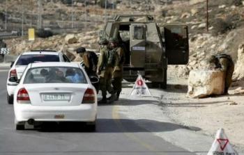 قوات الاحتلال تغلق طريق بين القدس ورام الله