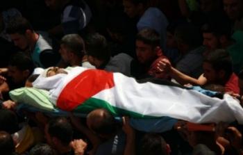 جثمان أحد الشهداء الفلسطينيين