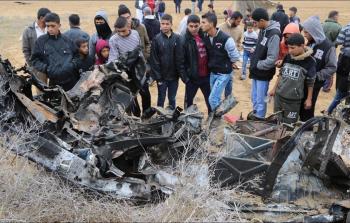 استهداف سيارة شرق خانيونس جنوب قطاع غزة -ارشيف-