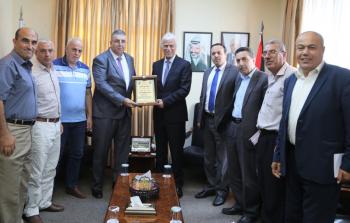 التربية تؤكد دعمها للتعليم في المناطق النائية والمستهدفة من الاحتلال