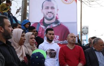 الشعبية تحيي الذكرى الأولى لرحيل شهيد مسيرات العودة الصحفي أحمد أبو حسين