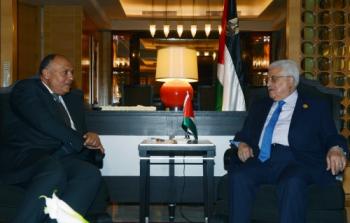 الرئيس عباس مع وزير الخارجية المصري سامح شكري