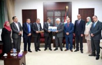الرئيس عباس يستقبل وفد ديوان الرقابة المالية والادارية