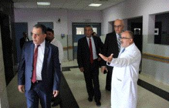 وفد روماني يتفقد مجمع فلسطين الطبي