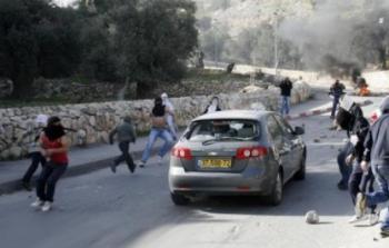 رشق الفلسطينيين لسيارة اسرائيلية-ارشيفية
