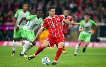 ليفاندوفسكي لحظة تسديد ركلة الجزاء