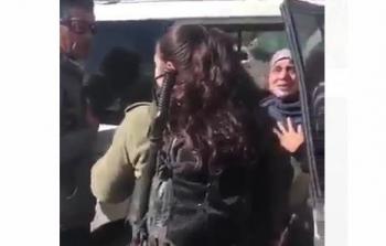 فلسطينية تذرف الدموع عند اعتقالها بالقدس