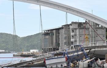 انهيار جسر في تايوان