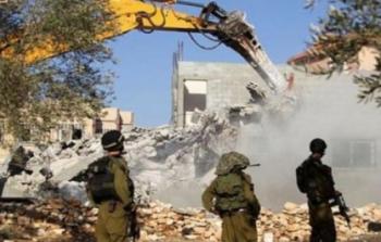 جرافة الاحتلال تهدم منازل في بيت لحم