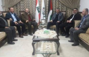ممثل الجهاد الإسلامي في لبنان أبو عماد الرفاعي (وسط يمين)، ممثل حركة حماس في لبنان علي بركة (وسط يسار)