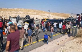مصرع فلسطيني وإصابة 18 بانقلاب حافلة قرب القدس
