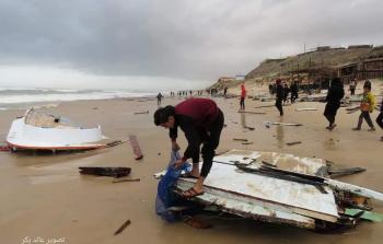 انقاذ صيادين مصريين قبالة شواطئ دير البلح