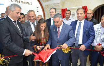 وزير الحكم المحلي يفتتح مركز العيزرية