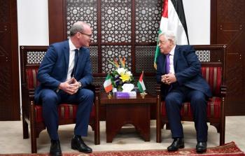 الرئيس عباس يستقبل وزير خارجية إيرلندا سيمون كوفيني
