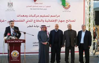 اللجنة القطرية تسلم الدفاع المدني في غزة معدات ومركبات