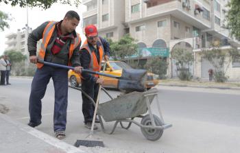 حملة نظافة تطوعية في شارعين القدس وبيروت 