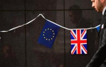 العلم البريطاني وعلم الاتحاد الأوروربي