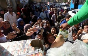 ينتظر المصريين ضائقة اقتصادية خلال تطبيق إجراءات التقشف 
