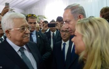 الرئيس عباس مع نتنياهو في جنازة بيريز