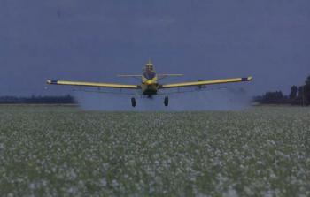 جيش الاحتلال يمنع طائرات الرش من العمل في غلاف غزة