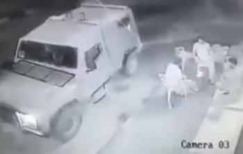أثناء القاء القنبلة