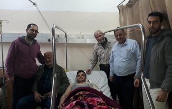 التواصل الجماهيري يزور نجل الشهيد بهاء أبو العطا لتهنئته بالسلامة
