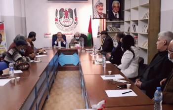 الوزير أبو سيف خلال زيارته لغزة 