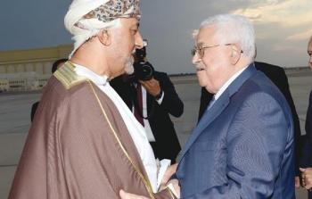 الرئيس الفلسطيني محمود عباس مع حاكم سلطنة عمان