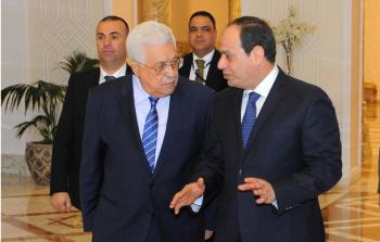 الرئيس الفلسطيني محمود عباس ونظيره المصري عبد الفتاح السيسي