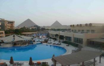 مصر تعيد فتح الفنادق جزئيًا أمام السياحة الداخلية رغم كورونا