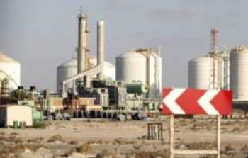انخفضت الصادرات الليبية من النفط إلى 200 ألف برميل بسبب الفوضى الأمنية وسيطرة الميليشيات على الموانئ