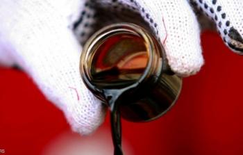 انخفاض أسعار النفط تعود لعوامل مثل العرض والطلب