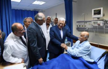الرئيس خلال تواجده في مجمع فلسطين الطبي