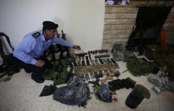 صورة للأسلحة والذخائر التي تم ضبطها