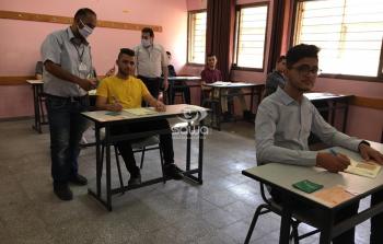 طلاب يؤدون امتحانات الثانوية العامة في غزة - أرشيفية