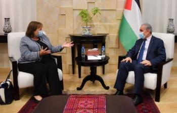 اشتية خلال لقاء المبعوثة الأوروبية لعملية السلام في الشرق الأوسط