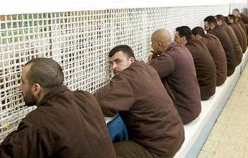 الأسرى في سجون الإحتلال