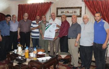 قدامى الرياضيين تكرم رئيس المجلس الأولمبي الفلسطيني 