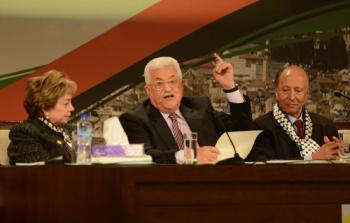  الرئيس عباس أثناء خطابه في المؤتمر السابع