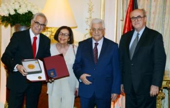الرئيس يمنح رئيس السيمفونية الفرنسية مواطنة الشرف الفلسطينية