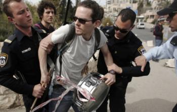 شرطة الاحتلال تعتقل ناشط سلام إسرائيلي