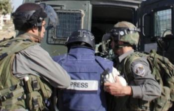جنود الاحتلال يعتقلون صحفي