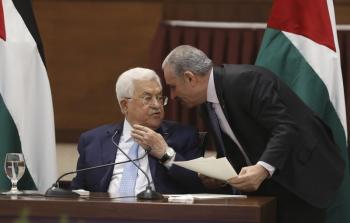 الرئيس الفلسطيني محمود عباس ورئيس الوزراء محمد اشتية - أرشيفية