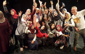 طلاب الأونروا يفوزون بمسابقة “Hands Up” للمسرح الدرامي