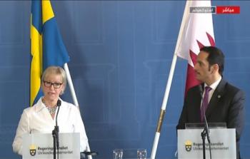 وزير الخارجية القطري خلال المؤتمر الصحفي مع نظيرته السويدية في ستوكهولم