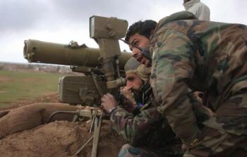 مسلحون يقاتلون في صفوف الجيش السوري في مدينة الباب