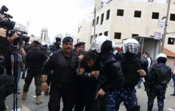 فض مظاهرة من الأمن الفلسطيني 
