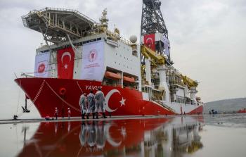 تركيا بقوة السلاح تنقب عن النفط بقبرص