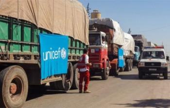 توجد مئات الشاحنات المستعدة لنقل المعونات من تركيا ومن الشطر الغربي من حلب الذي تسيطر عليه القوات الحكومية إلى شرق المدينة الذي تسيطر عليه المعارضة ال