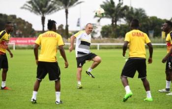 مدرب غانا في حصة تدريبية مع لاعبيه